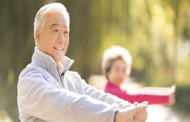 推進(jìn)醫(yī)養(yǎng)結(jié)合，加快老齡事業(yè)和產(chǎn)業(yè)發(fā)展
