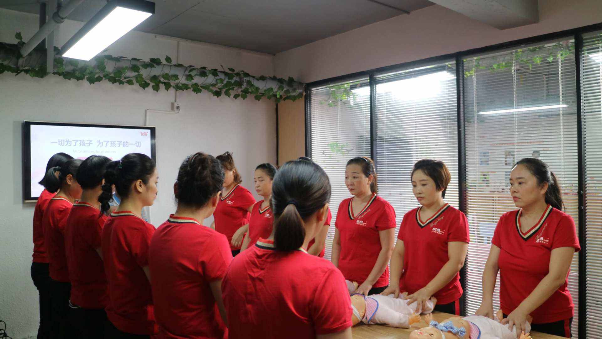 家政服務(wù)員月嫂和育嬰師哪個工作好? 新手育嬰師如何找工作？