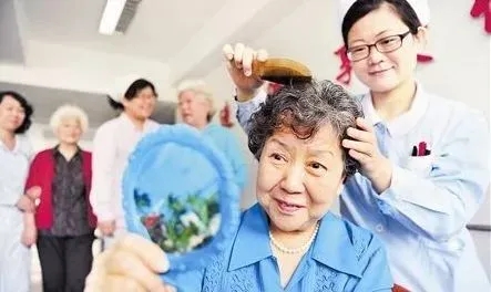 國家民政部：明年年底前培養培訓200萬名養老護理員