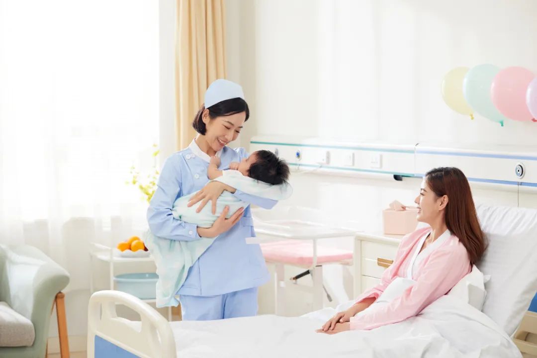 新生兒采生要注意什么？育嬰師提醒父母不能讓這4種人抱寶寶！