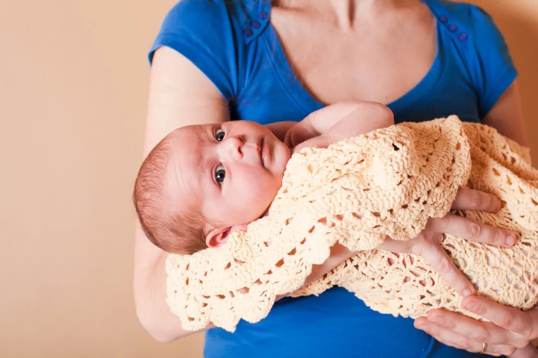 寶媽哺乳期堵奶該怎么辦？育嬰師教你4個方法！
