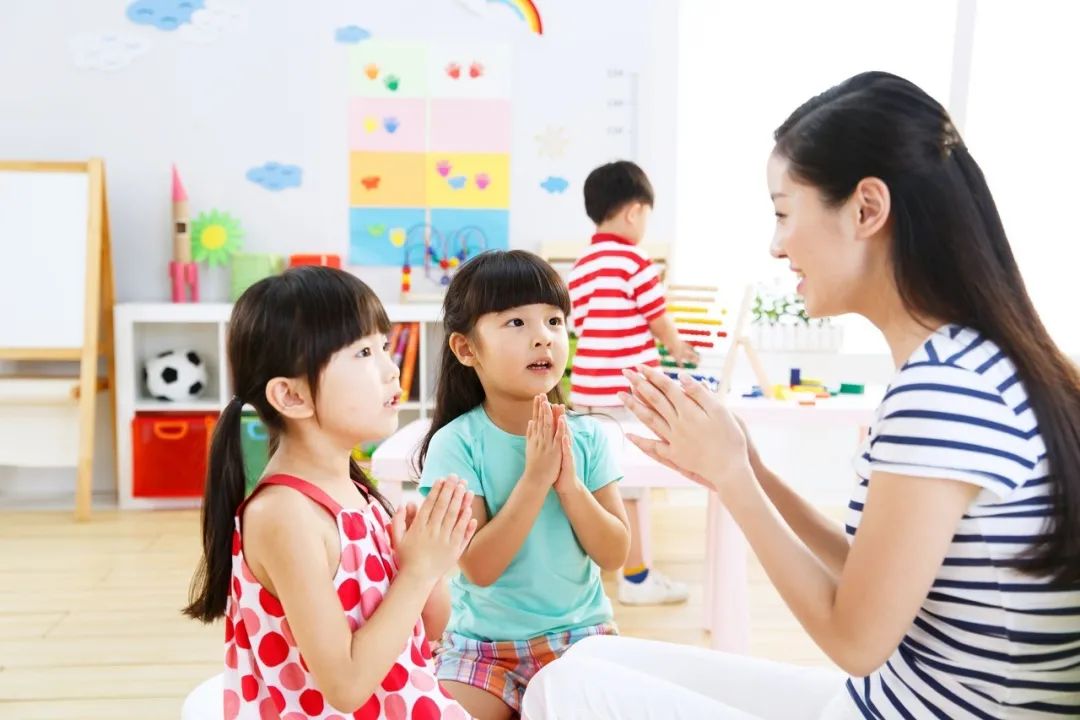 如何讓寶寶愛上讀繪本？聽聽早教育嬰師怎么說！