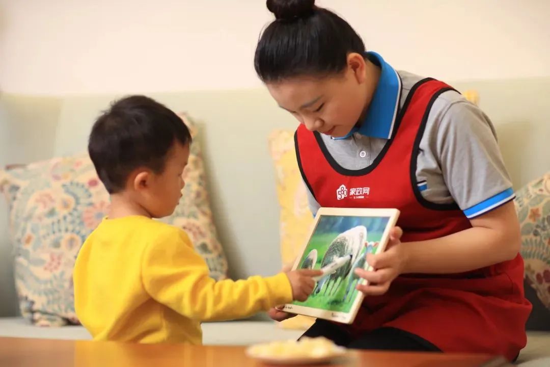 深圳育兒嫂價格貴不貴？深圳找專業(yè)育兒嫂多少錢？
