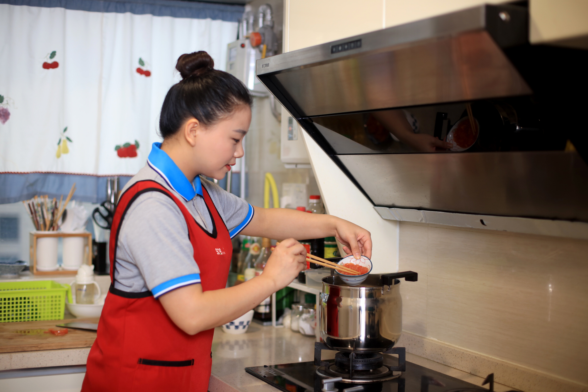 深圳育兒嫂都能干什么？育兒嫂價格多少錢一個月？