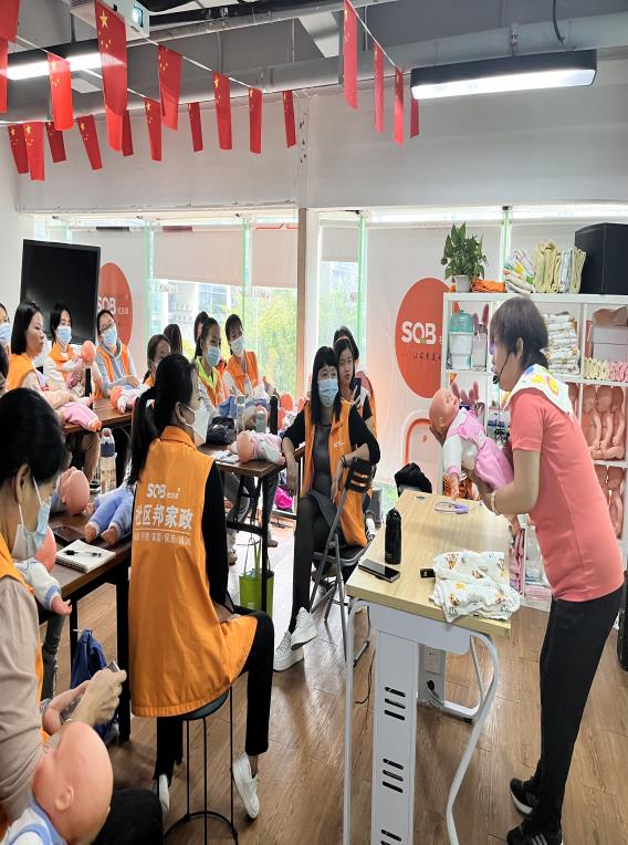 做月嫂20年存款500萬，月嫂真有那么高薪？